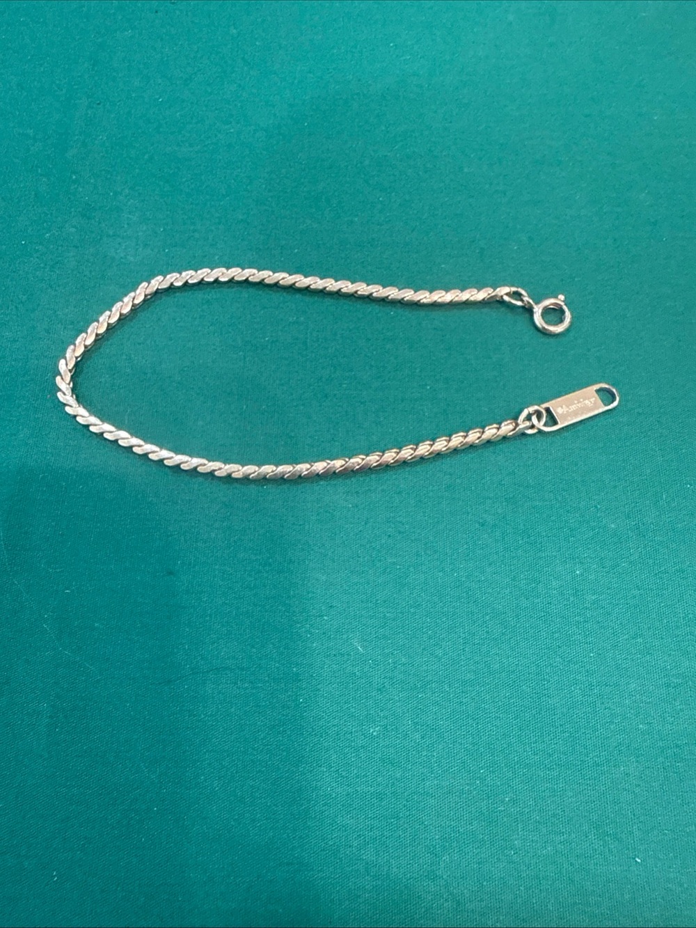 VTG Anyway Herringbone Gold Tone Bracelet. 77D